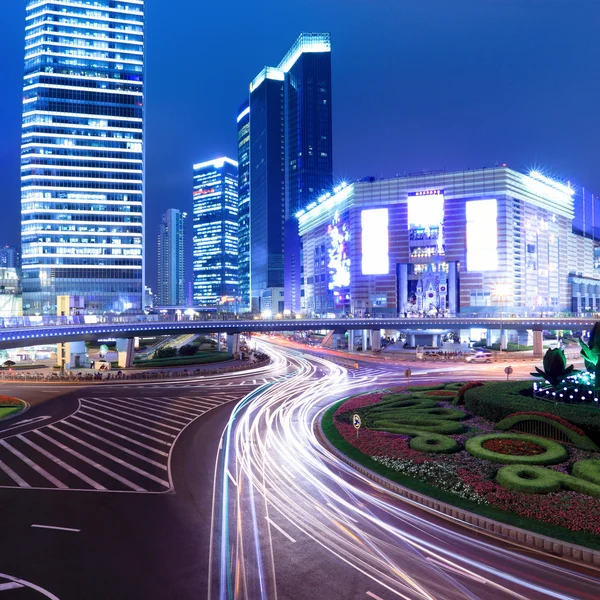 Nacht van moderne stad in shanghai — Stockfoto