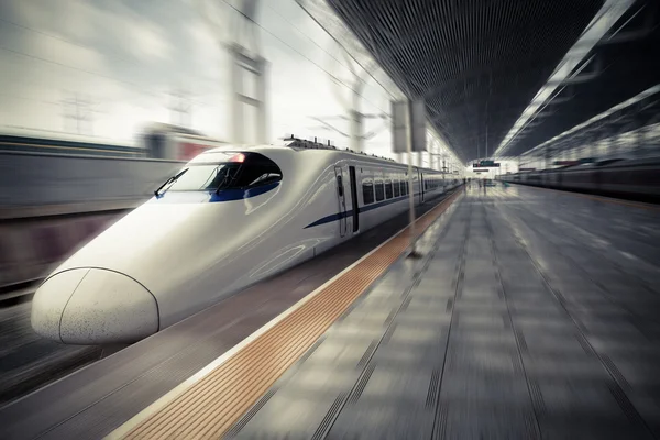 Modern yüksek hızlı tren — Stok fotoğraf