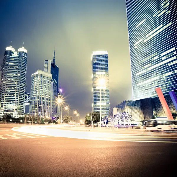 Vista noturna da avenida do século em shanghai — Fotografia de Stock