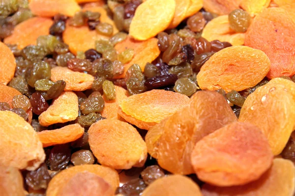 Изюм и сушеные абрикосы — стоковое фото