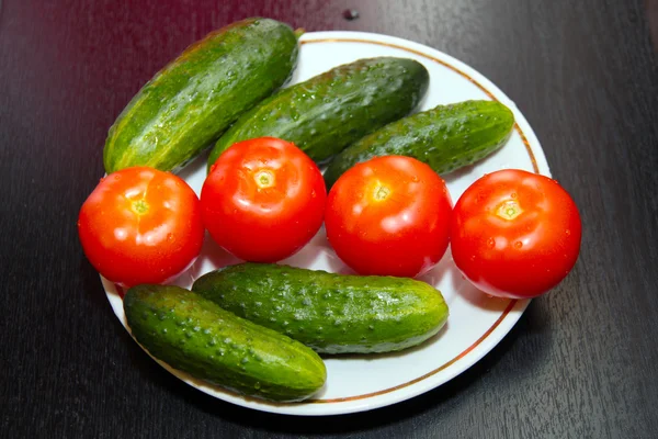 Tomaat en komkommer — Stockfoto