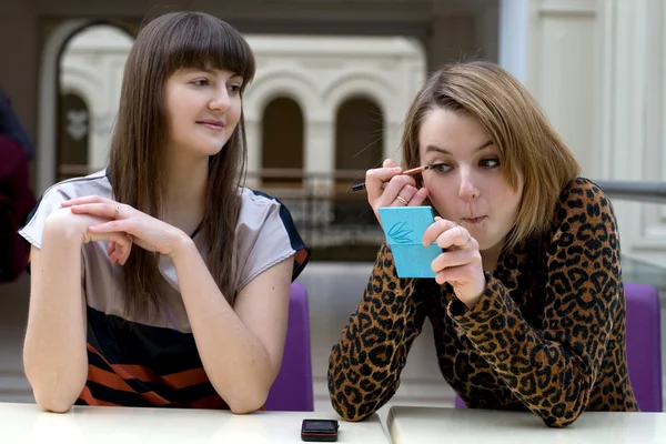 Two female friends sitting in a cafe — Stock Photo, Image