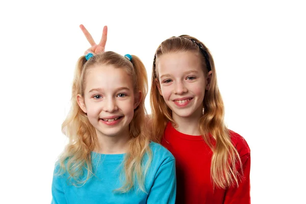 Δύο κορίτσια συνωστισμένα διασκέδαση — Φωτογραφία Αρχείου
