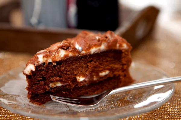 Kawałek pyszne czekoladowe ciasto — Zdjęcie stockowe
