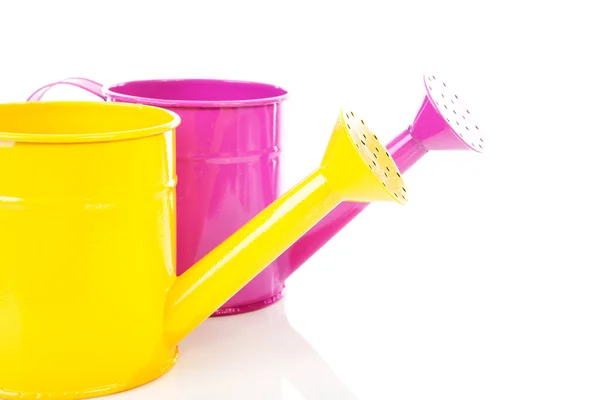 黄色和粉红色喷壶 — 图库照片