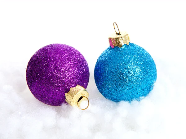 Twee kleurrijke kerstballen — Stockfoto