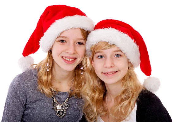 Zwei Mädchen mit Weihnachtsmütze — Stockfoto
