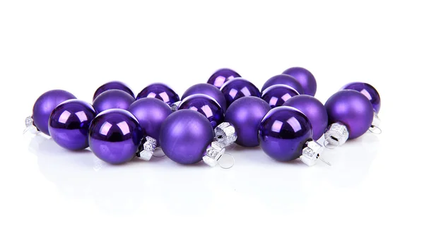 Bolas de Chrsimas púrpura sobre fondo blanco — Foto de Stock
