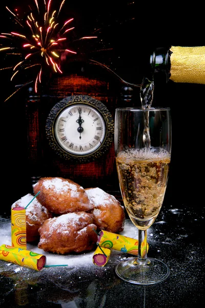 Traditional New Year's eve food and clock on midnight — Stock Photo, Image