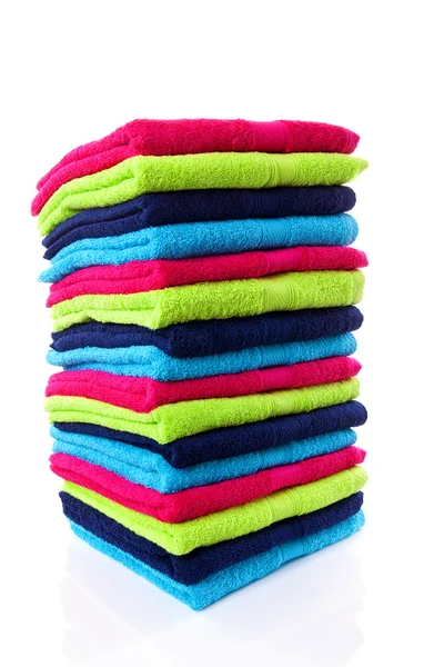 Stapel van kleurrijke handdoeken — Stockfoto