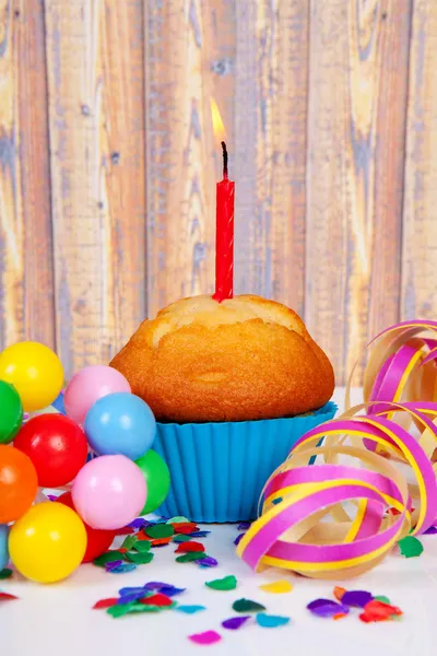 Cupcake d'anniversaire avec bougie — Photo