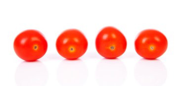 üst üste dört kiraz domates