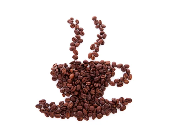 Kaffebönor ordnad in i en form av cup med ånga — Stockfoto