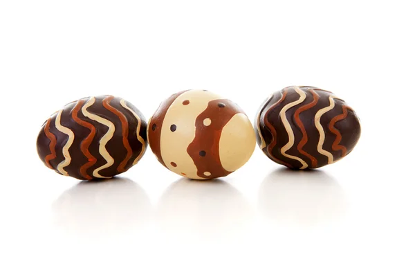 Üç kahverengi Paskalya yortusu yumurta — Stok fotoğraf