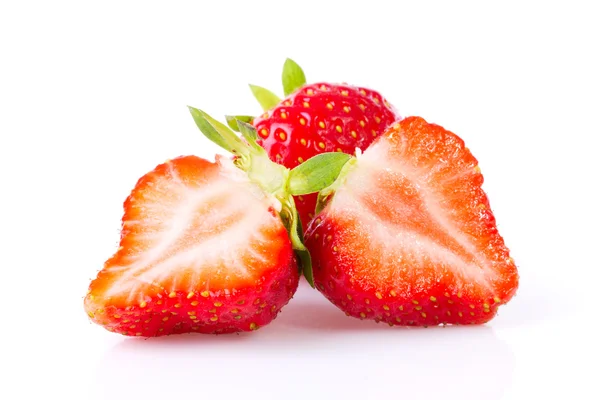 Zwei halbe Erdbeeren in Nahaufnahme — Stockfoto