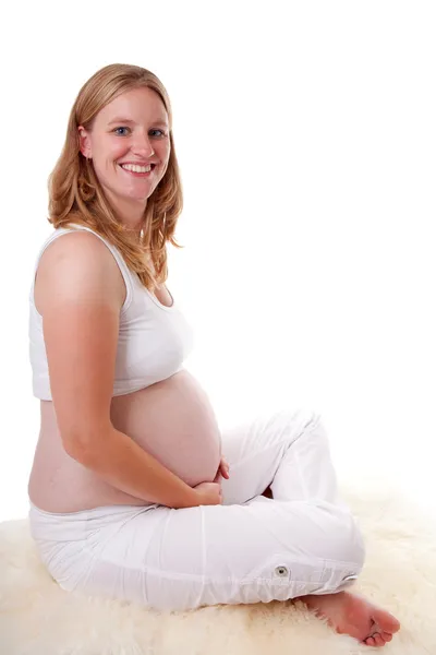 Retrato de estudio de la mujer embarazada — Foto de Stock