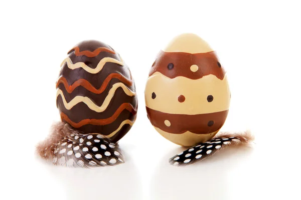 Dos huevos de Pascua marrones decorados — Foto de Stock