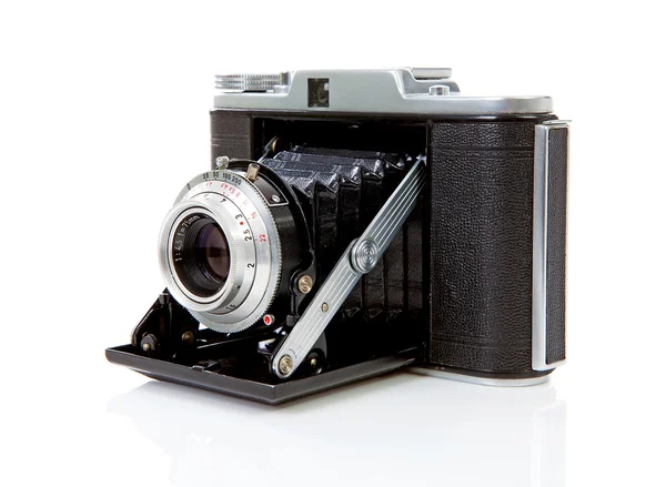 Стара модна фотокамера на білому — стокове фото