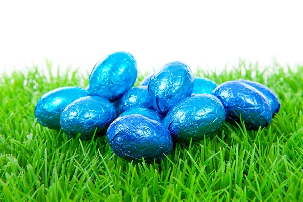 Blue chocolate easter eggs on grass — Stock Photo, Image
