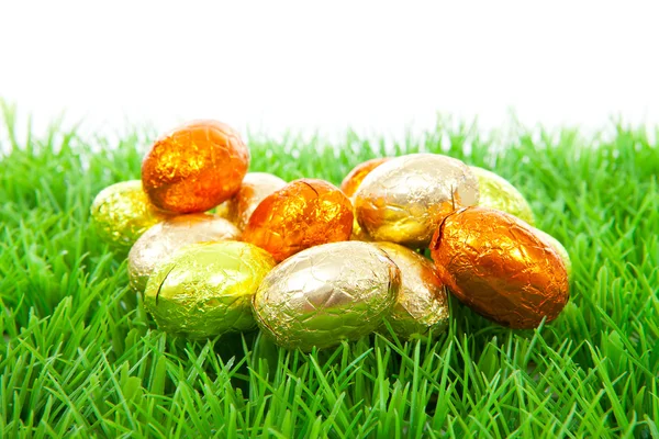 Golden chocolate easter eggs on grass — Stock Photo, Image