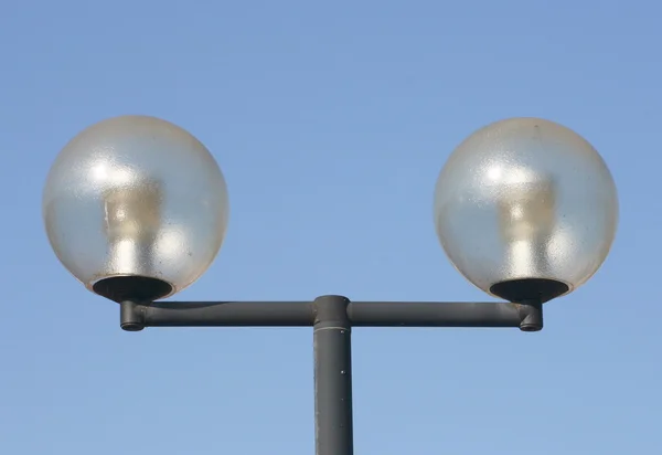 Iki ışın sokak lambaları — Stok fotoğraf