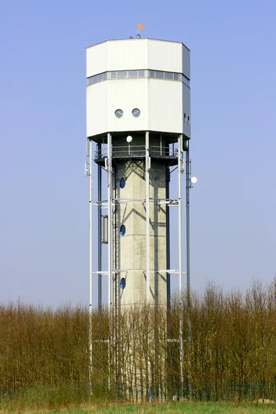 Torre de água moderna — Fotografia de Stock