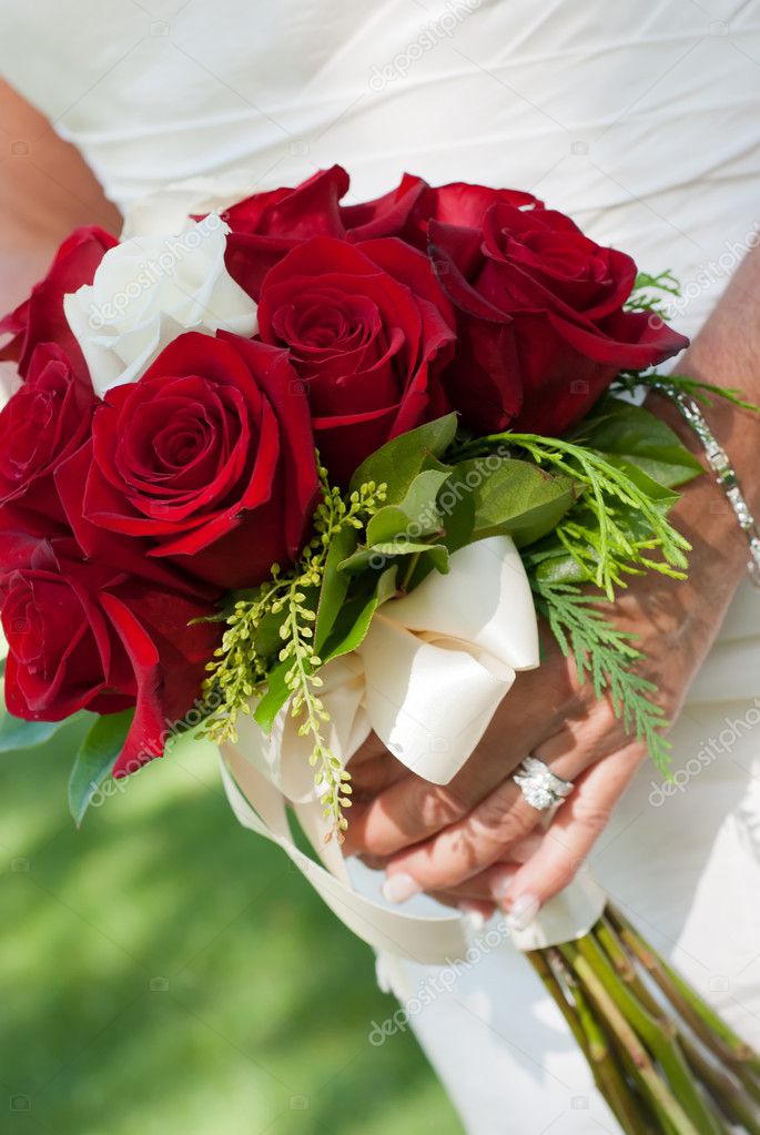 red and white bridal bouquet