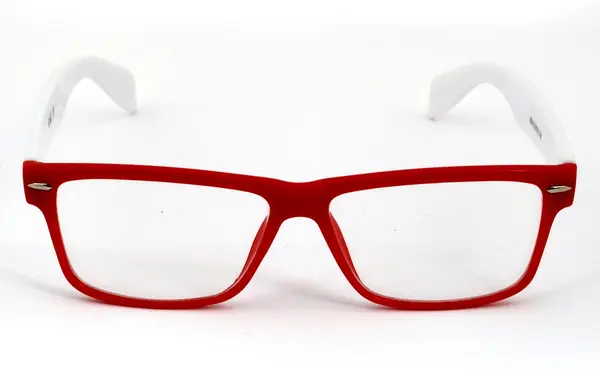 แว่นตาสมัยใหม่ที่มีการสะท้อนแสงบนพื้นหลังสีขาว — ภาพถ่ายสต็อก