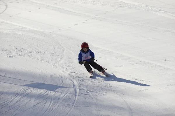 Crianças esqui alpino — Fotografia de Stock