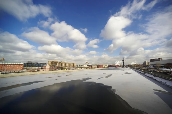 莫斯科河。彼得大帝的纪念碑。莫斯科。俄罗斯 — 图库照片