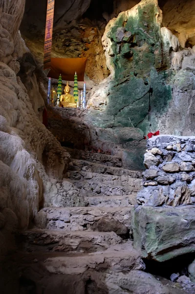 Caverna de calcário, Laos — Fotografia de Stock