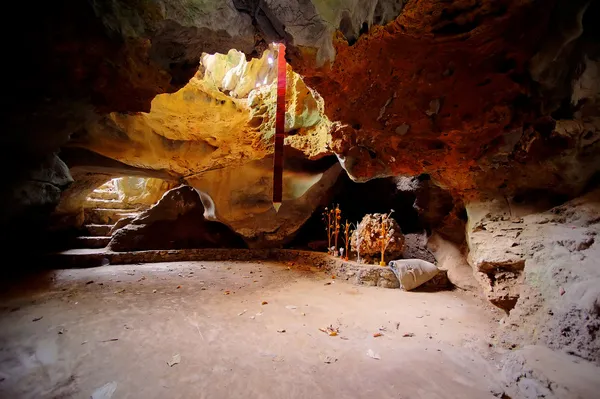 Вапнякове печера, Лаос — стокове фото