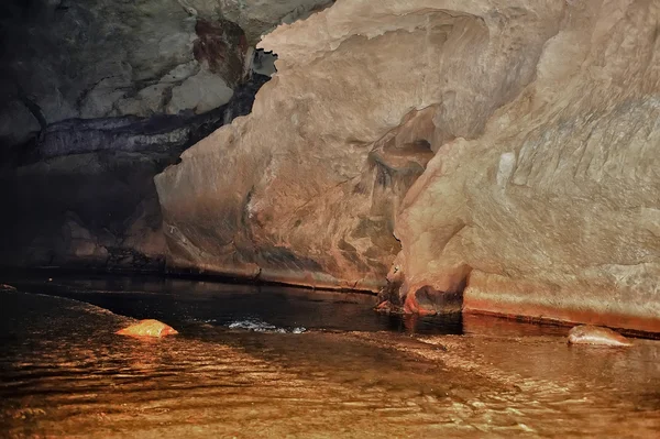 Kalksteinhöhle in Laos — Stockfoto