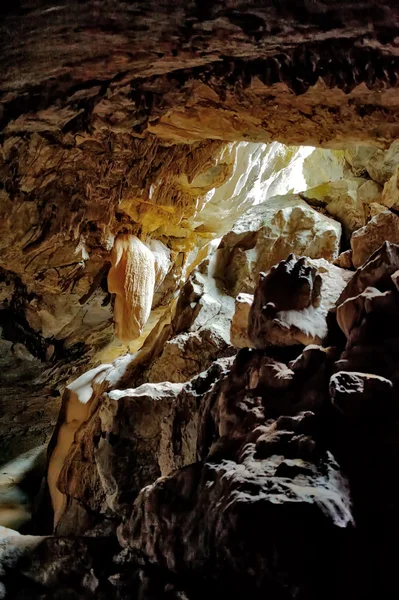 Grotte calcaire, Laos — Photo