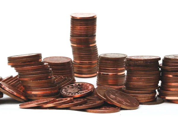 Pilhas de moedas isoladas a branco — Fotografia de Stock