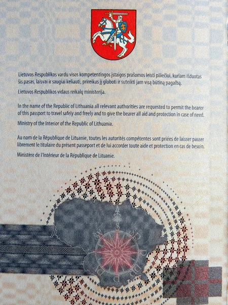 リトアニア語パスポートのページ — ストック写真