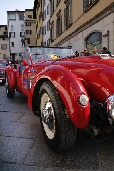 1950 construido rojo Healey Silverstone en 1000 Miglia carrera de coches antiguos en Brescia —  Fotos de Stock