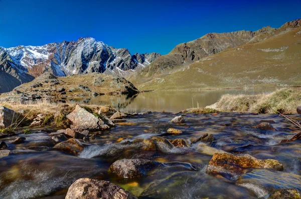 Potok do lago nero, v národním parku stelvio — Stock fotografie