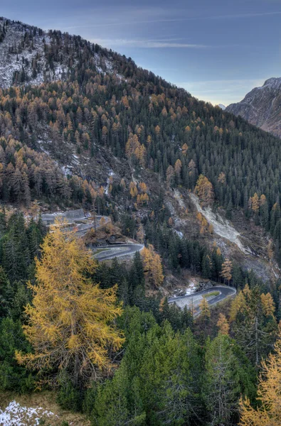 Гірський краєвид заввишки Валь Кіавенна, Швейцарія — стокове фото