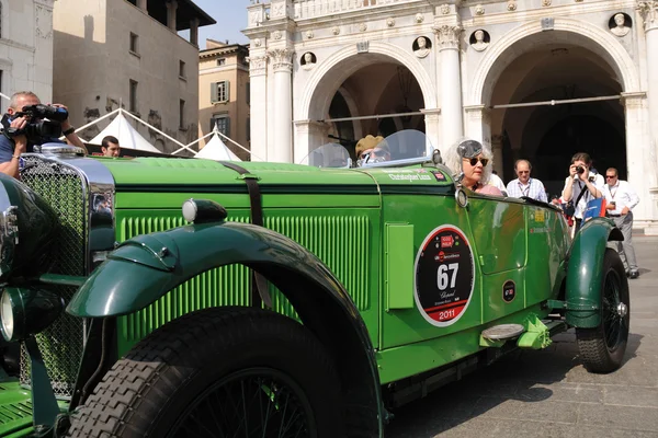 1931 の造られた緑タルボット av 105 ブレシアで 1000 miglia クラシックカー レースで — ストック写真