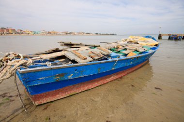 caorle sahilde tekne