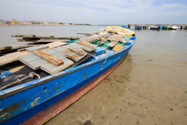 caorle sahilde tekne