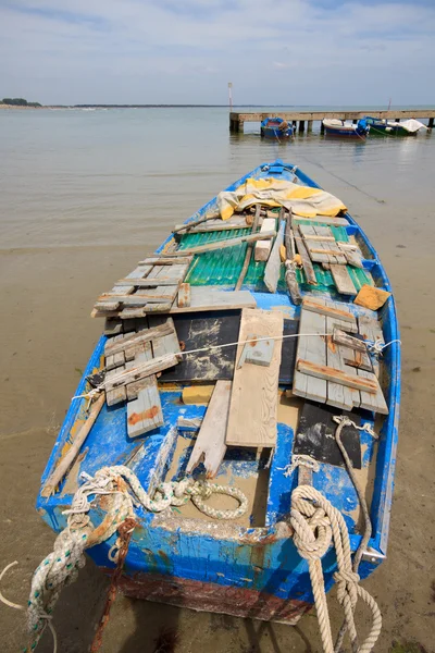 Лодка на пляже Каорле — стоковое фото