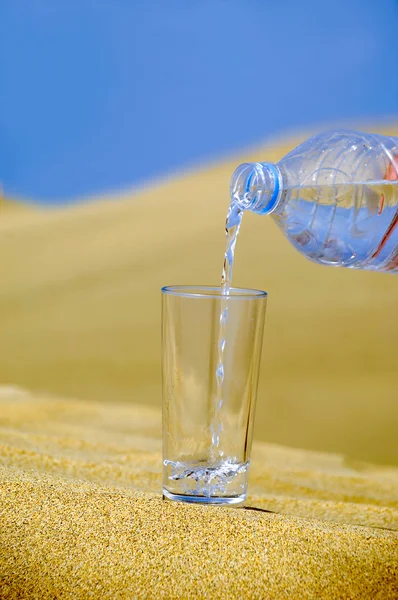 Fresh water and desert — Stock Photo, Image