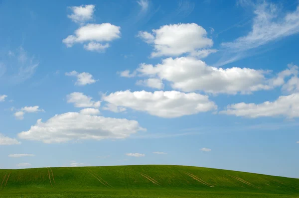 Пейзаж и облака — стоковое фото