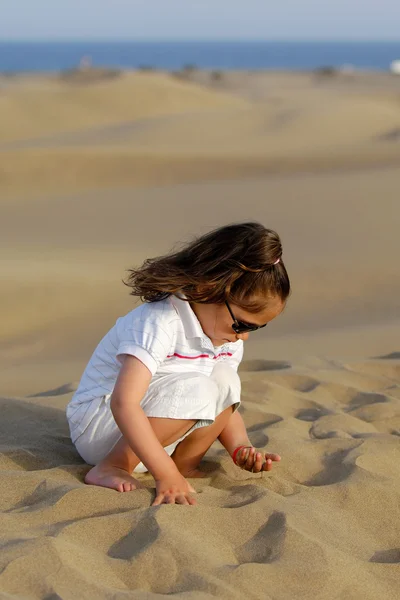 Spiel mit Sand — Stockfoto