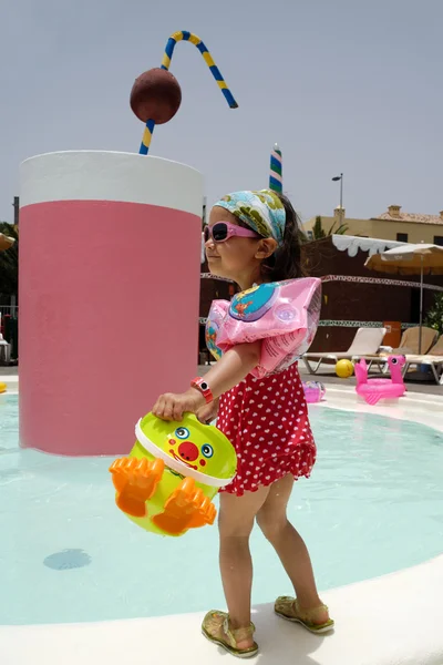 Child playing by pool — Stock Photo, Image