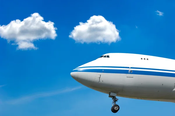 巨无霸客机和云 — 图库照片