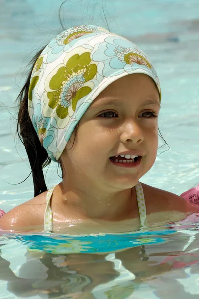 Happy child in pool — Stock Photo, Image