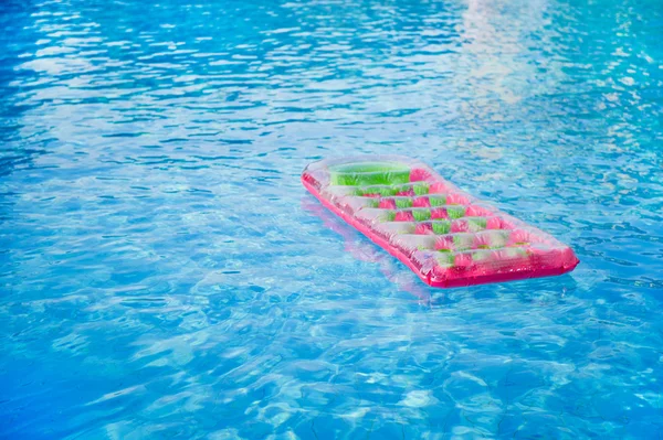 Плаваючі надувний матрац — стокове фото
